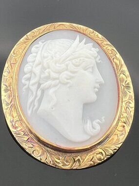 Vintage Hand-Carved Shell Cameo Brooch Pendant 14K Yellow Gold Estate